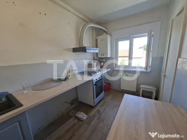 Apartament decomandat de vanzare 2 camere Strand etaj 4 acop - Sibiu (Sibiu)