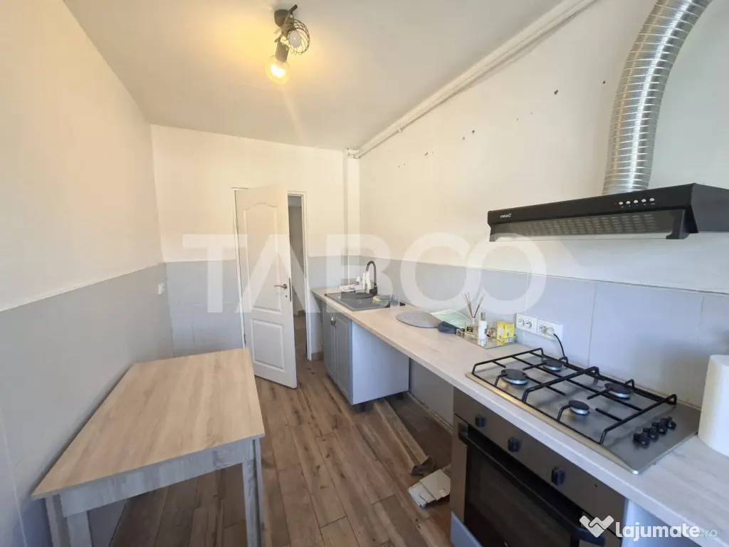 Apartament decomandat de vanzare 2 camere Strand etaj 4 acop - Sibiu (Sibiu)