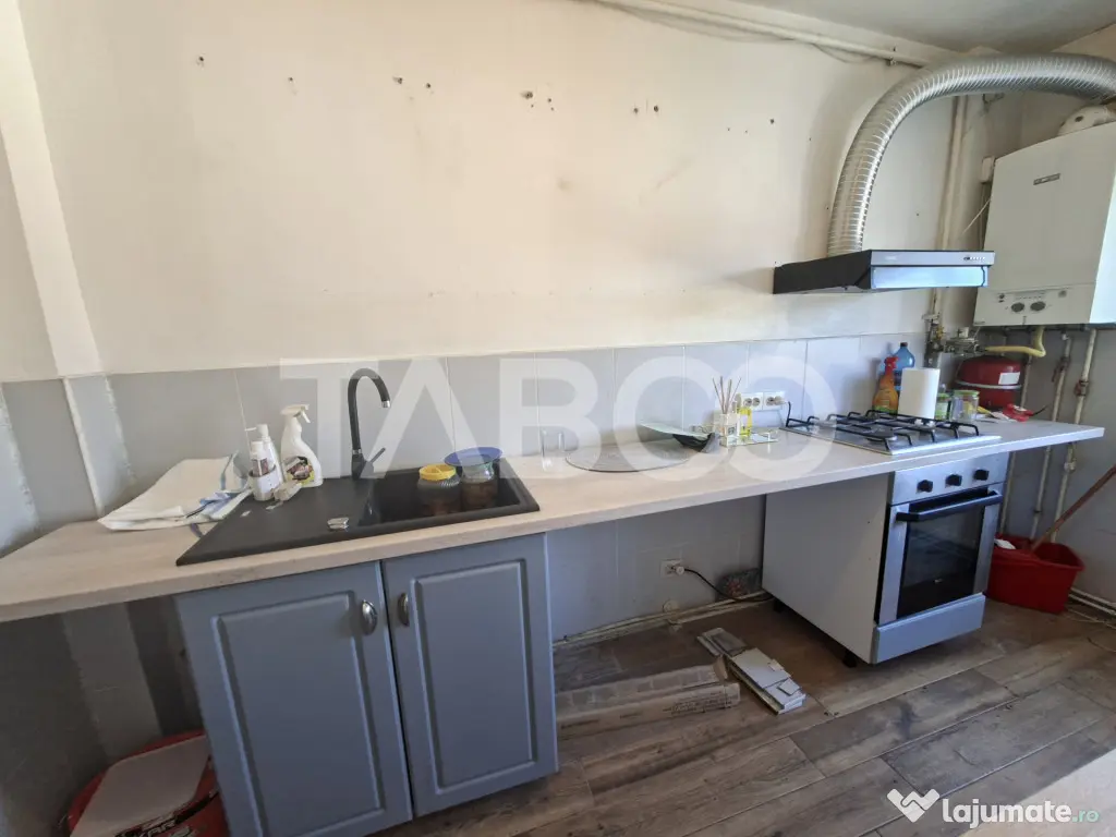 Apartament decomandat de vanzare 2 camere Strand etaj 4 acop - Sibiu (Sibiu)