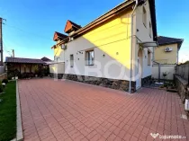 Casa individuala de vanzare cu 2 fronturi stradale zona Tigl