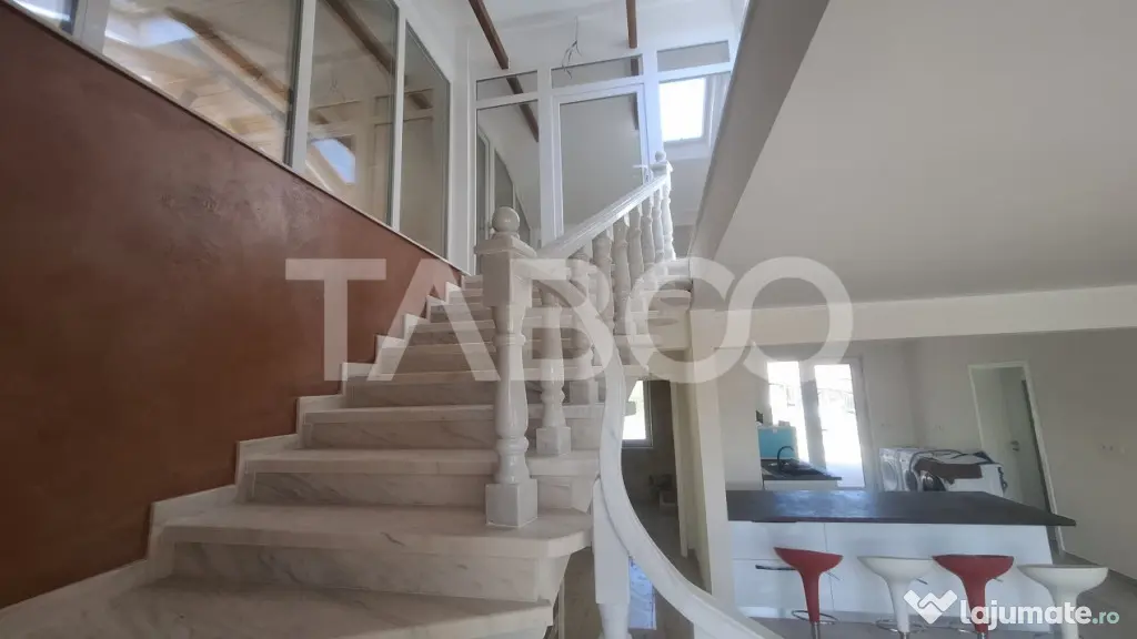 Casa de vanzare 405 mp utili 2 garaje 250 mp terase Slimnic - Slimnic (Sibiu)