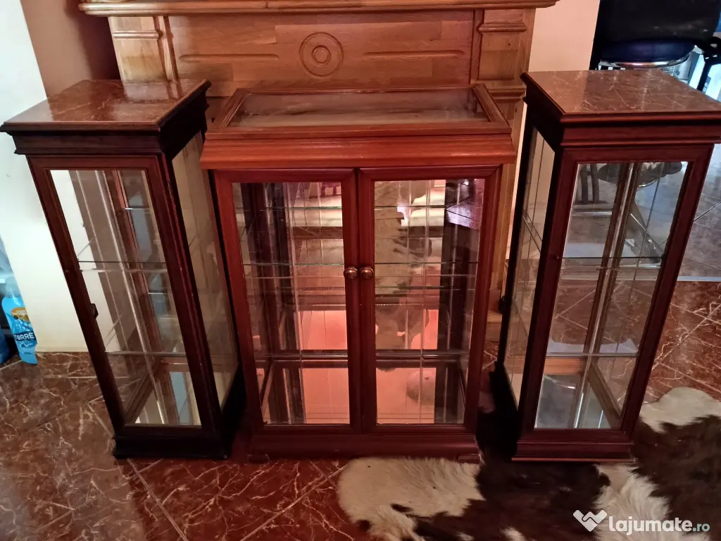 De vânzare set vitrine pentru expunerea obiectelor de colecție