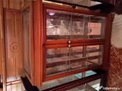 De vânzare set vitrine pentru expunerea obiectelor de colecție