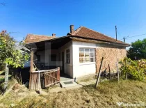 Casa de vanzare, 77 mp, teren 38 ari, zona Viile Satu Mare