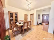 Casa spatioasa - 5 camere - curte generoasa - pozitie excele 