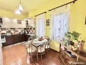 Casa spatioasa - 5 camere - curte generoasa - pozitie excele 