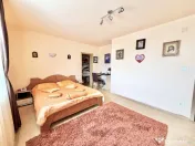 Casa spatioasa - 5 camere - curte generoasa - pozitie excele 