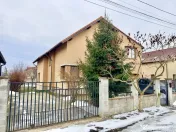 Casa spatioasa - 5 camere - curte generoasa - pozitie excele 