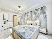 Apartament proaspat renovat cu 3 camere - etaj 2 - Zona Shop 