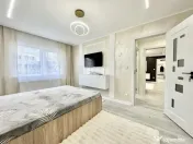 Apartament proaspat renovat cu 3 camere - etaj 2 - Zona Shop 