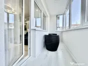 Apartament proaspat renovat cu 3 camere - etaj 2 - Zona Shop 