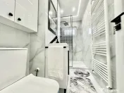 Apartament proaspat renovat cu 3 camere - etaj 2 - Zona Shop 