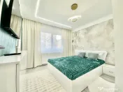 Apartament proaspat renovat cu 3 camere - etaj 2 - Zona Shop 