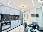 Apartament proaspat renovat cu 3 camere - etaj 2 - Zona Shop 