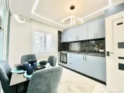 Apartament proaspat renovat cu 3 camere - etaj 2 - Zona Shop 