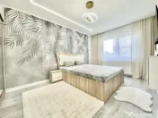 Apartament proaspat renovat cu 3 camere - etaj 2 - Zona Shop 