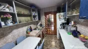 Apartament decomandat,4 camere,2 bai,etaj 2 Calea Lipovei 