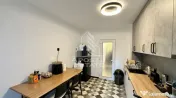 Apartament de vanzare cu 3 camere si garaj, etajul 1, Aradului 