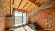 Jumatate de duplex cu 4 camere in Dumbravita 