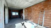 Jumatate de duplex cu 4 camere in Dumbravita 