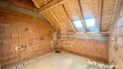 Jumatate de duplex cu 4 camere in Dumbravita 