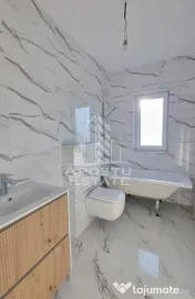 Jumatate de duplex de vanzare, cu 3 camere si 2 bai, Sag, Timis 