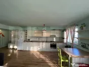 Apartament cu 2 camere, 60mp, loc de parcare ,zona Florilor 