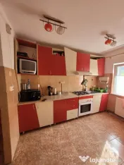 Apartament cochet cu 3 camere, spațios și primitor, ideal 