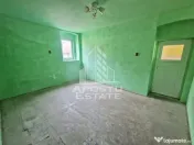 Casă spațioasă cu 2 locuințe și teren generos de 5.755 mp în Șandra 