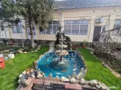 Casă spațioasă cu 2 locuințe și teren generos de 5.755 mp în Șandra 