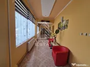 Casă spațioasă cu 2 locuințe și teren generos de 5.755 mp în Șandra 