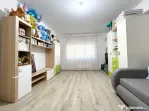 Apartament decomandat 3 camere, 2 bai la parter - zona Soare