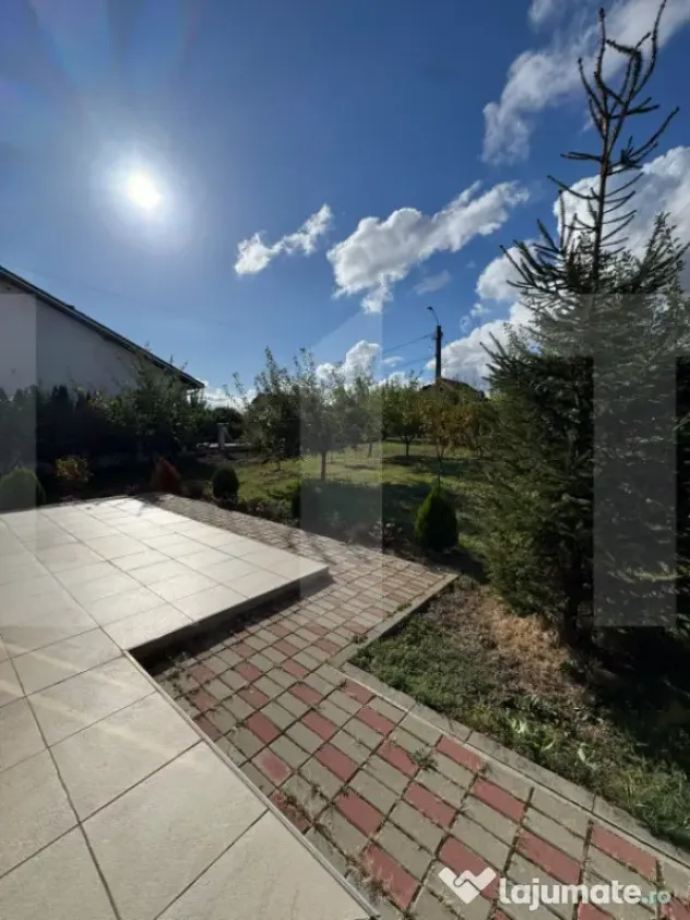 Casă individuală cu 4 camere, teren 1.000 mp, zona Corniș - Botosani (Botosani)