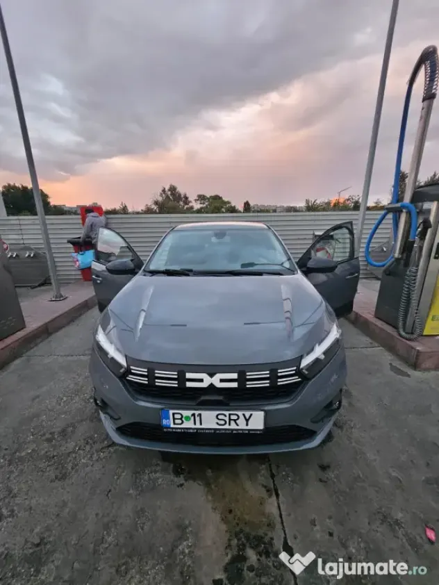 Vând Dacia Logan