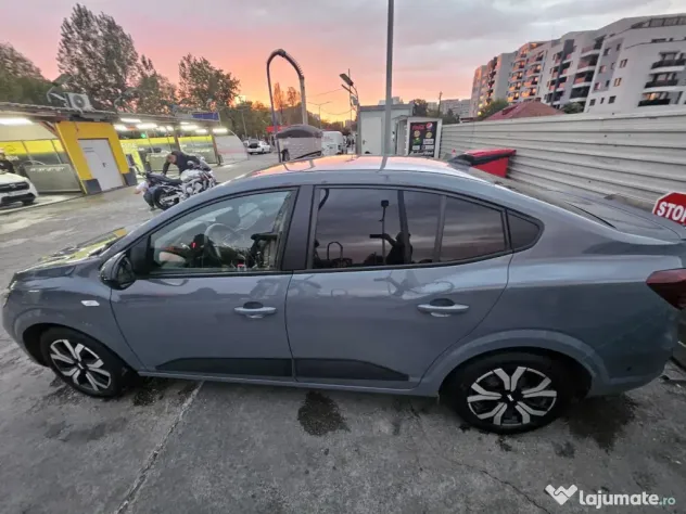 Vând Dacia Logan