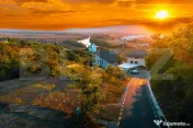 Teren intravilan pentru casă, lângă pădure, la doar 7 mi 