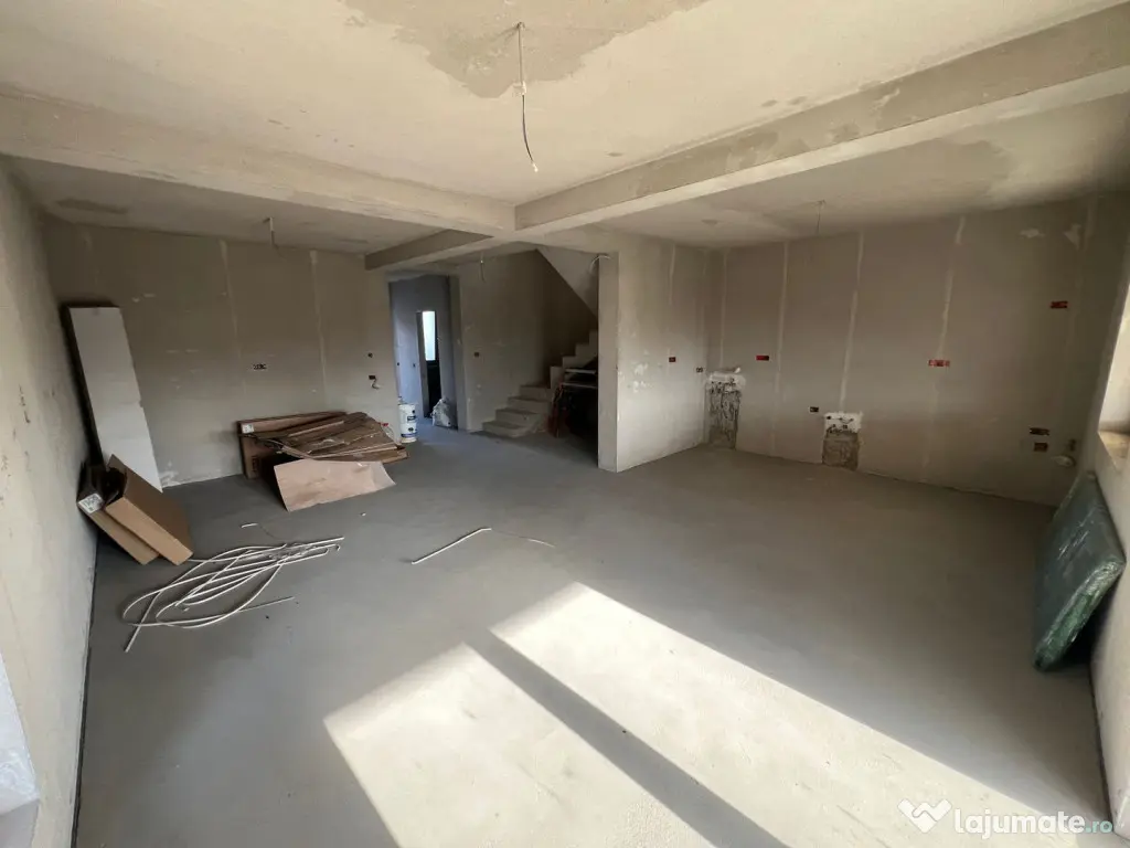 Duplex 5 camere despartit prin garaj | Giroc - Giroc (Timis)