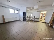 Spatiu comercial versatil, pe strada Plopilor