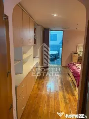 Casa cu 3 camere si curte comuna -zona Parneava 