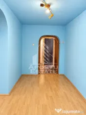 Casa cu 3 camere si curte comuna -zona Parneava 
