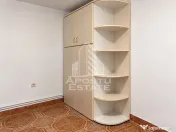 Casa cu 3 camere si curte comuna -zona Parneava 