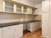 Casa cu 3 camere si curte comuna -zona Parneava 