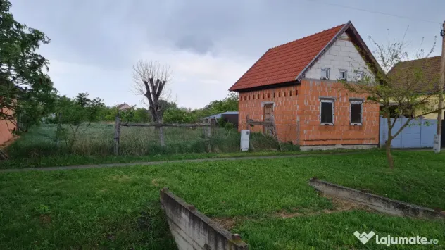 Teren cu casa neterminata in Batania, Ungaria