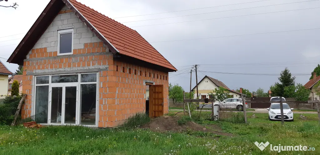 Teren cu casa neterminata in Batania, Ungaria