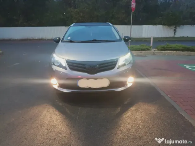 Toyota Avensis facelift 2014