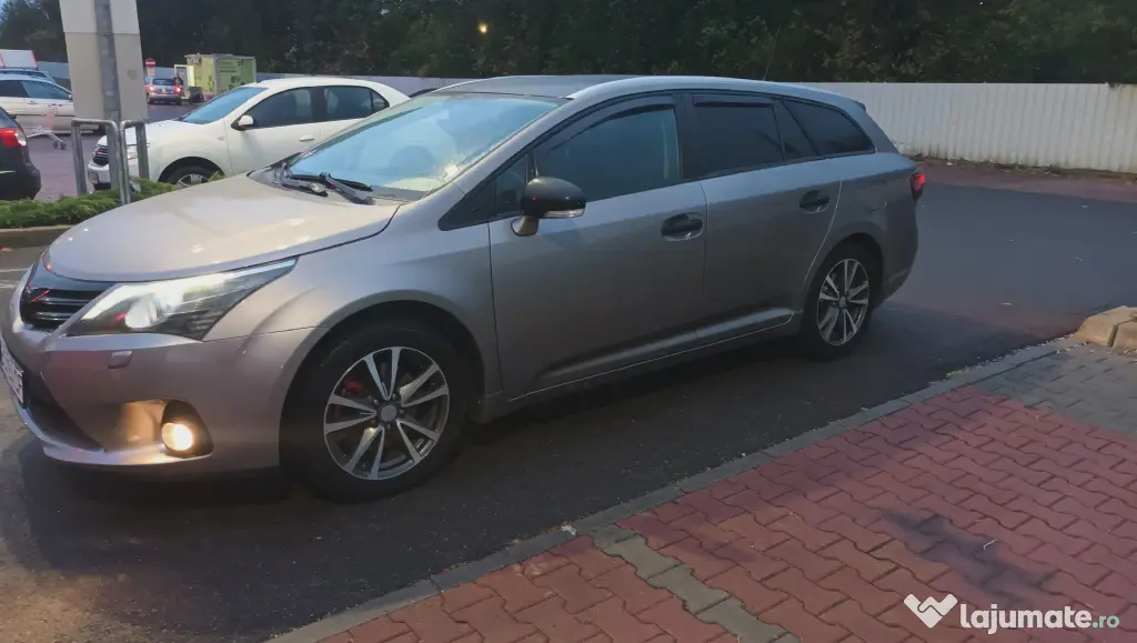 Toyota Avensis facelift 2014