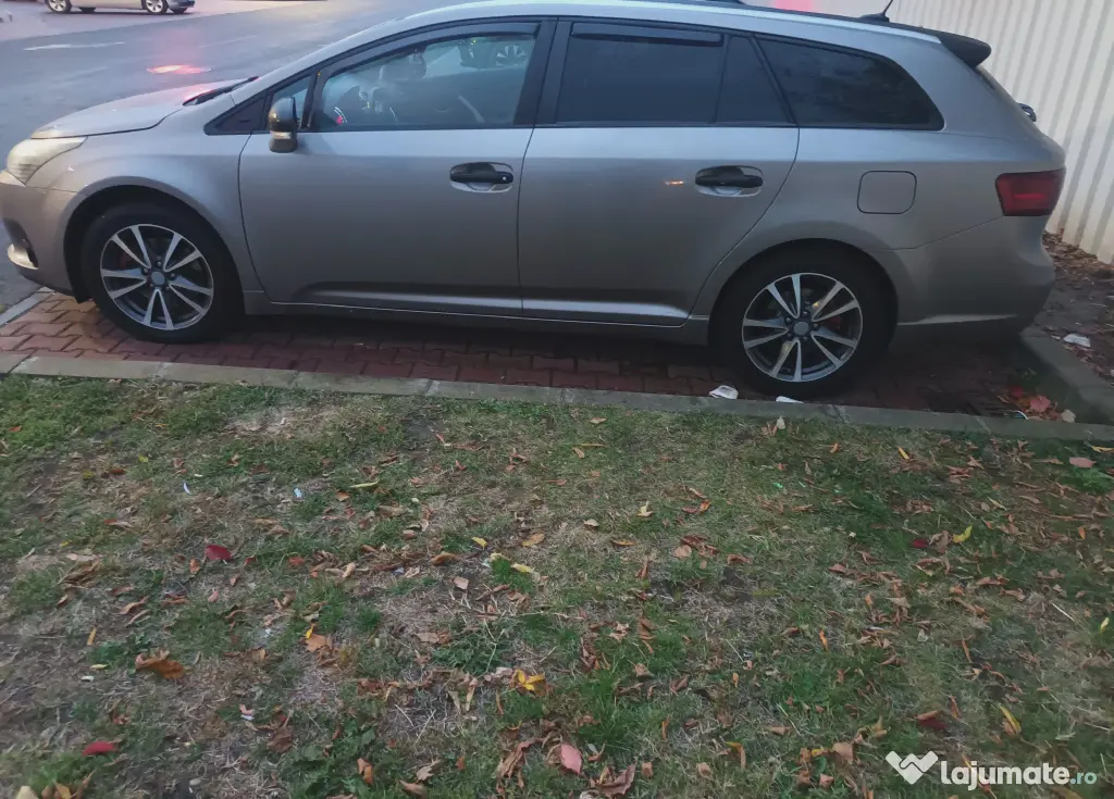 Toyota Avensis facelift 2014