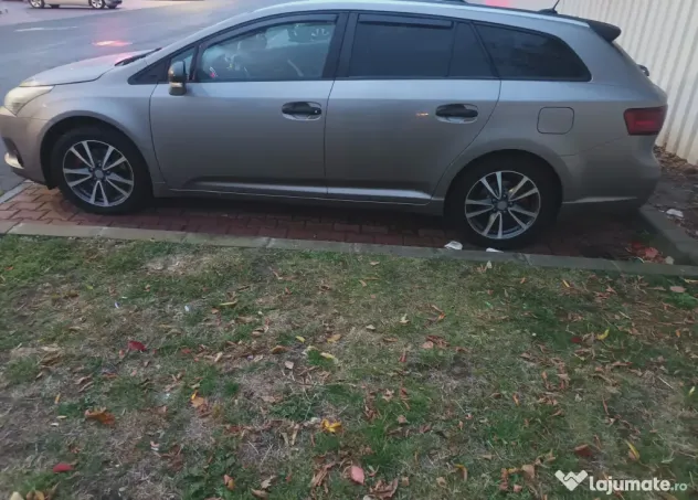 Toyota Avensis facelift 2014