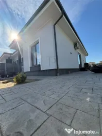 Duplex de v#226;nzare pe parter – 3 camere, curte proprie de