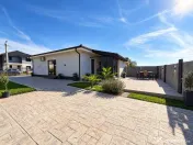 Duplex de v#226;nzare pe parter – 3 camere, curte proprie de 